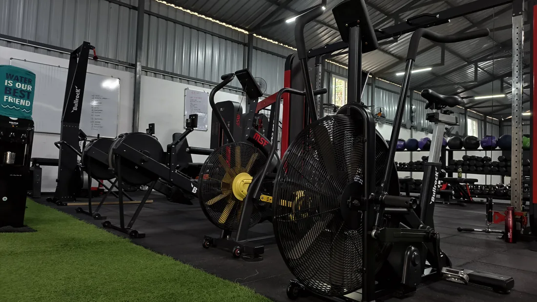 Air bikes and rowers in the conditioning row